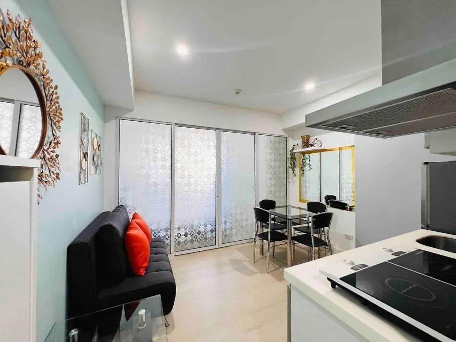 Apartment Artist'S Haven Creative Condo At Azure Manila
